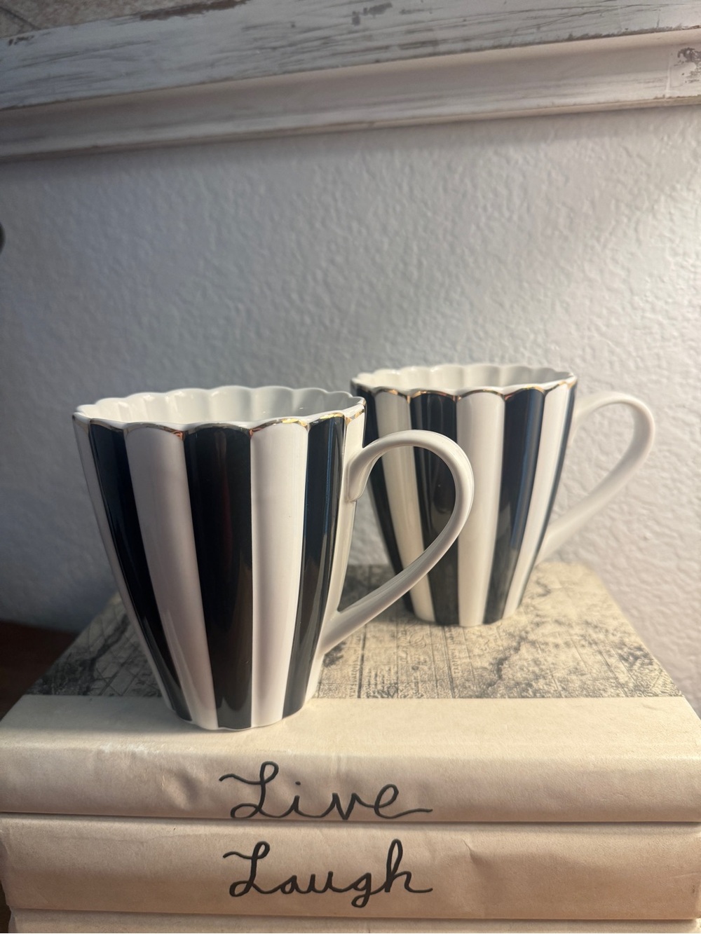 2 Grace Teaware Black & White
Scalloped Coffee Mugs Cup Fine
Porcelain Gold Trim